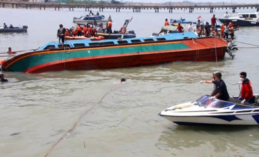 Ινδονησία: Δεκάδες αγνοούμενοι μετά το ναυάγιο ενός φέρι στη λίμνη Τόμπα
