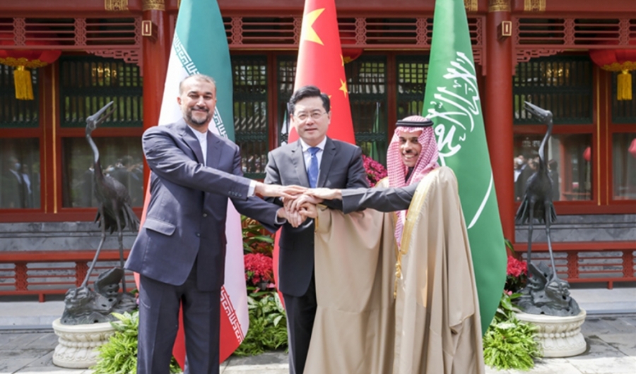 Ιράν: Ιδανική η χρήση του γιουάν για τις εξαγωγές πετρελαίου στην Κίνα από τα κράτη του Περσικού Κόλπου, εκτοπίζεται το δολάριο