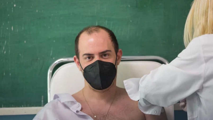 Εμβολιάστηκε με AstraZeneca ο Γιώργος Κώτσηρας