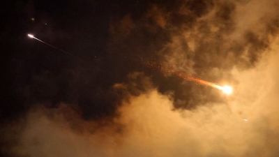 Πυρ και δέος στο Μπαχρέιν: Το Ιράν πυρπόλησε ξενοδοχείο με Αμερικανούς, χτύπησε τη βάση της Isa με βαλλιστικούς (vid)