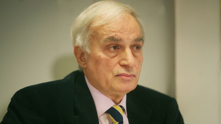 Σε κρίσιμη κατάσταση ο Μανώλης Μαυρομμάτης και η σύζυγός του μετά τη φωτιά στο σπίτι τους