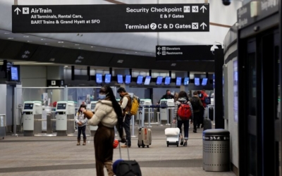 ΗΠΑ: Ποδαρικό με χιλιάδες ακυρώσεις πτήσεων το 2022 – Ελλείψεις πληρωμάτων εξαιτίας της Omicron