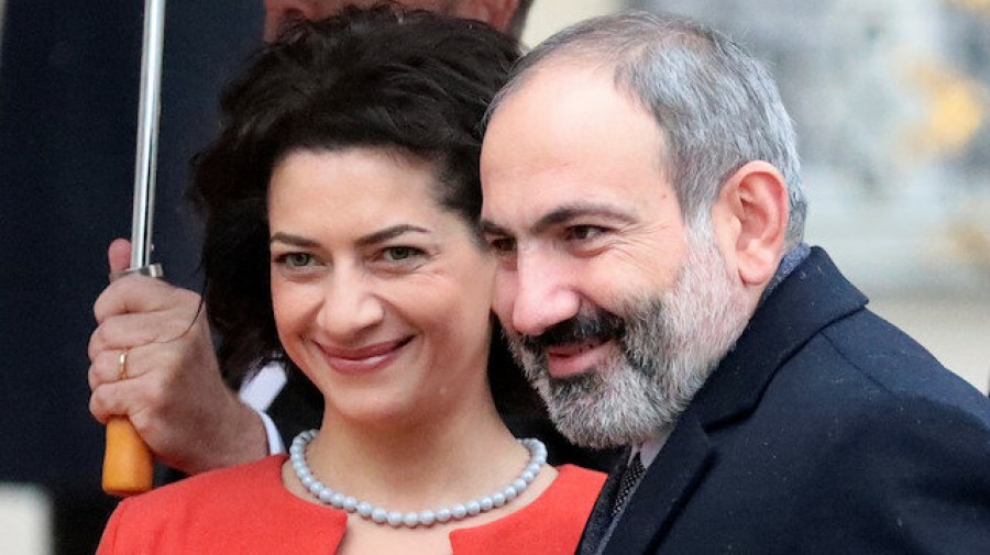 Nagorno Karabakh: Στην πρώτη γραμμή της μάχης και η σύζυγος του Αρμένιου πρωθυπουργού