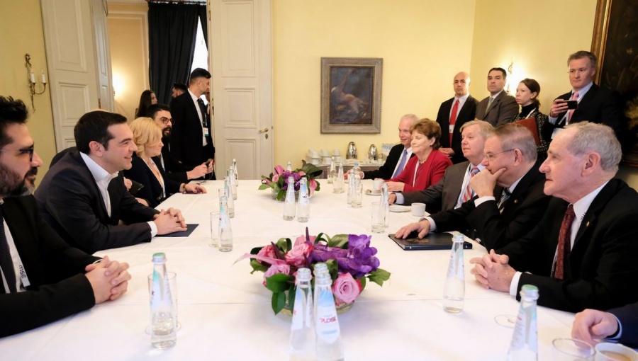 Αύξηση των αμερικανικών επενδύσεων στην Ελλάδα ζήτησε ο Τσίπρας σε συνάντηση με ομάδα Αμερικανών γερουσιαστών