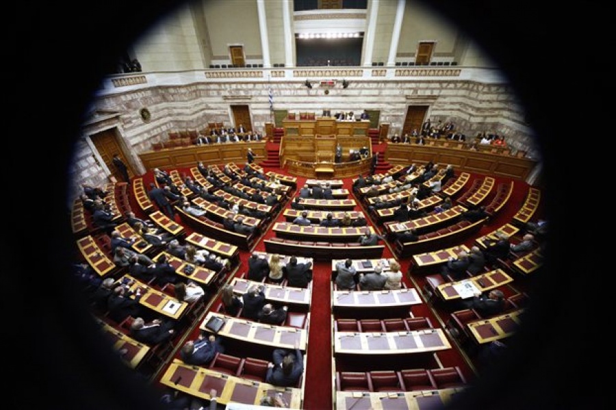 Βουλή: Ψηφίζεται σήμερα 15/5 το νομοσχέδιο για τις 120 δόσεις, τη 13η σύνταξη και τη μείωση του ΦΠΑ