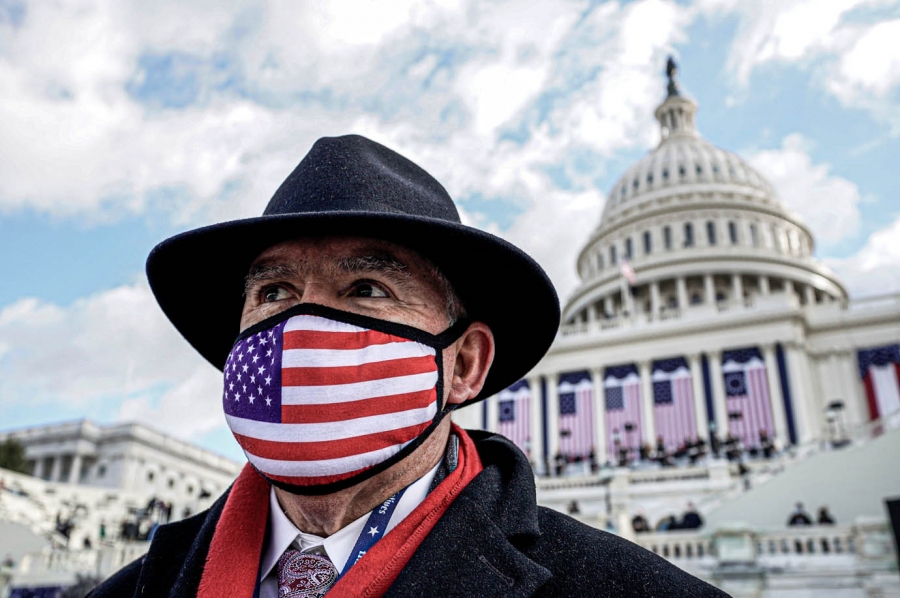 ΗΠΑ: Η μάσκα διχάζει τους Αμερικανούς - Εμβόλιο ή τεστ για τους εκπαιδευτικούς στην Καλιφόρνια