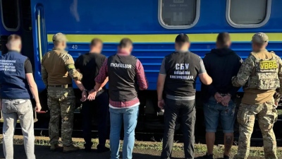 «Δεν θα γίνουμε κρέας για τα κανόνια» - Οι νέοι της Ουκρανίας εγκαταλείπουν μαζικά τη χώρα - Τρέμουν την επιστράτευση