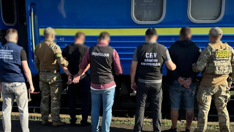 «Δεν θα γίνουμε κρέας για τα κανόνια» - Οι νέοι της Ουκρανίας εγκαταλείπουν μαζικά τη χώρα - Τρέμουν την επιστράτευση