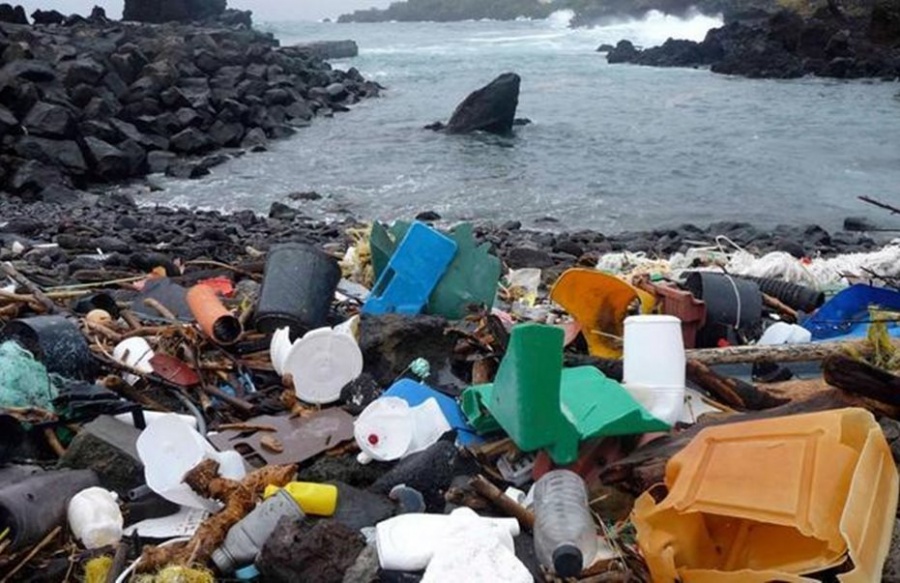 Κομισιόν: Μέτρα για την απαγόρευση χρήσης 10 πλαστικών αντικειμένων μίας χρήσης