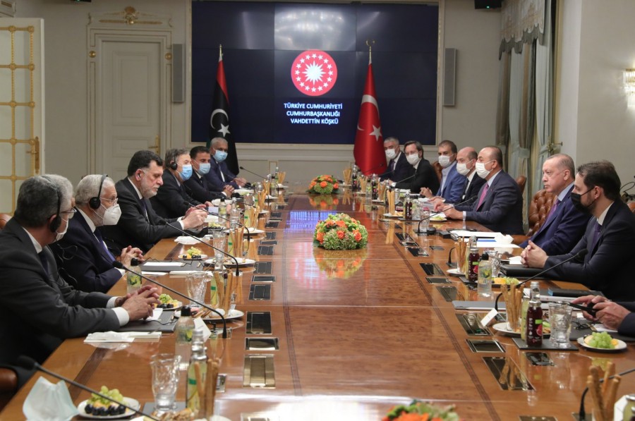O Erdogan υποστηρίζει την κυβέρνηση της Λιβύης, νέα συνάντηση με Sarraj... που αποχωρεί