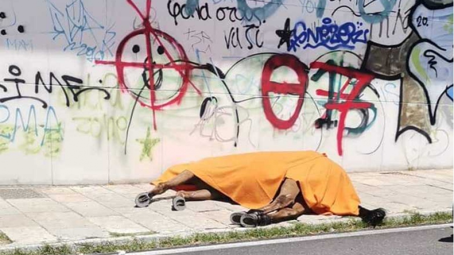 Κέρκυρα ώρα μηδέν: Άλογο τουριστικής άμαξας ξεψύχησε στη μέση του δρόμου