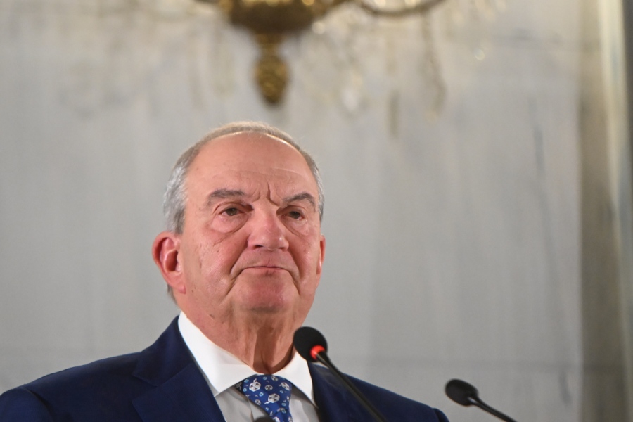 Πιο ηχηρή η απουσία Καραμανλή στο Συνέδριο – Πλήγμα για Μητσοτάκη που θέλει την συσπείρωση