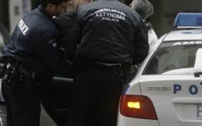 Καστοριά: Η αστυνομία εντόπισε όπλα και εκρηκτικά θαμμένα σε τοποθεσία έξω από την πόλη