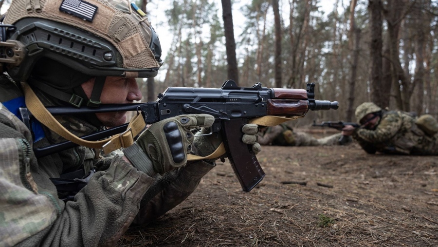 Douglas McGregor (Συνταγματάρχης ΗΠΑ): Ο Zelensky πουλάει όπλα στα καρτέλ ναρκωτικών στην Λατινική Αμερική, έκλεψε 1,5 δισεκ. δολ.