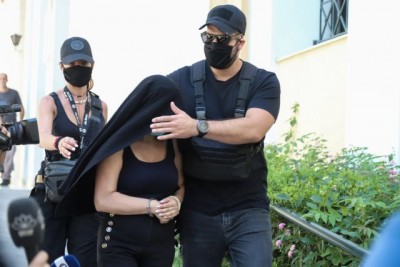 Επίθεση με βιτριόλι - Δικηγόροι θύματος: Η ζήλια και η κακία δεν είναι ψυχιατρικά προβλήματα - Τα SMS της κατηγορούμενης