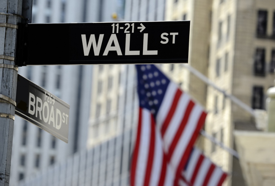 Οριακές μεταβολές στη Wall Street, με τα «βλέμματα» στη Fed