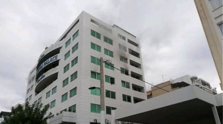 Στο νοσοκομείο 3 άτομα από την πυρκαγιά στο Athenaum Palace στη Συγγρού - Απεγκλωβίστηκαν 20 άτομα