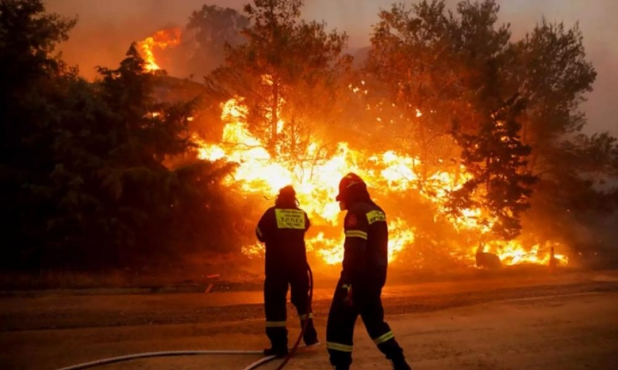 Πύργος: Σε εξέλιξη φωτιά σε αγροτική έκταση στην περιοχή Σπιάντζα