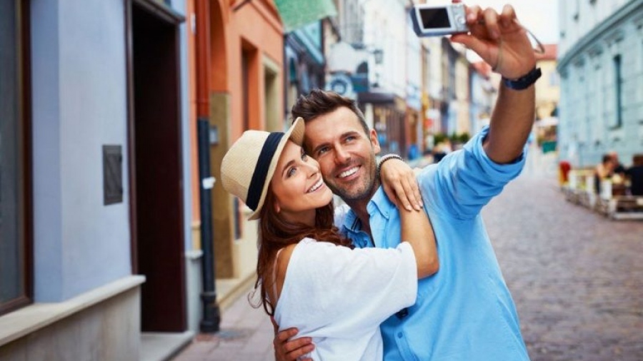 Πόσο βοηθούν τα ταξίδια σε νέες σχέσεις
