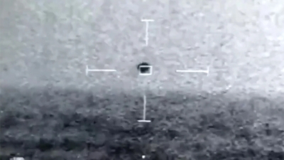 Μυστήριο στις ΗΠΑ με βίντεο που δείχνει ένα UFO να εξαφανίζεται στη θάλασσα – Τι αναφέρει το Πεντάγωνο