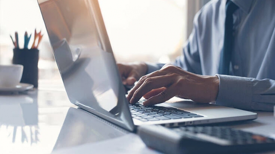 Απάτη στα social media: Του απέσπασαν 50.000 ευρώ μέσω... ερωτικού προσχήματος