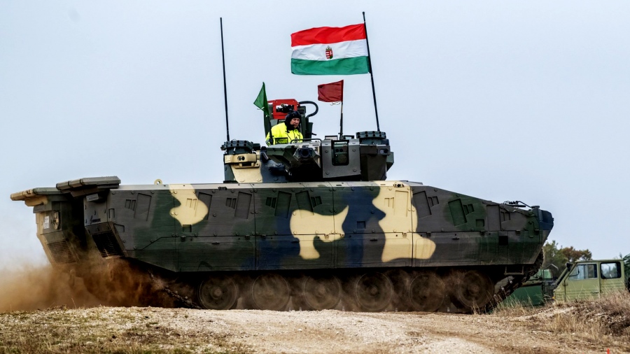 Σπιράλ χάους απειλεί την Ουκρανία με διαμελισμό - Η Ουγγαρία στέλνει εσπευσμένα τανκς στα βόρεια σύνορα - Σενάρια εισβολής