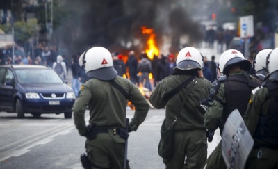 Επεισόδια και εμπρησμοί έξω από το Ολυμπιακό Στάδιο πριν από τον αγώνα ΠΑΟΚ - ΑΕΚ