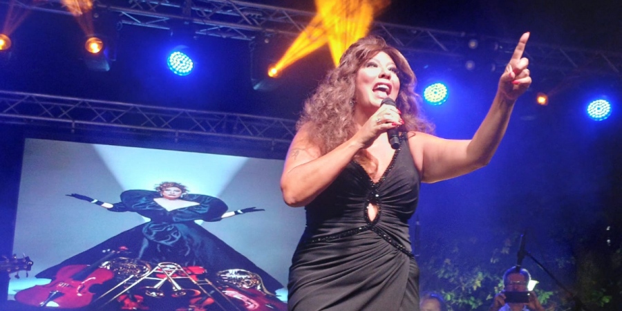 Ρουμελιώτικο… kebap σε φανατική Τουρκάλα - Ανεπιθύμητη στην Ελλάδα ατάλαντη τραγουδίστρια που είχε προκαλέσει σάλο στην Θράκη