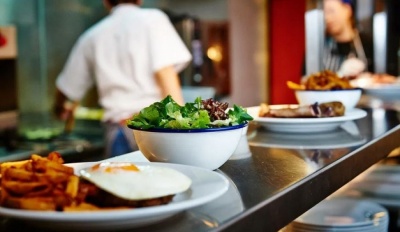 Εστίαση: Ενοχλημένοι οι επιχειρηματίες από την κυβέρνηση - Μας έδωσε χρόνο για τα χρέη και ούτε ένα ευρώ για τα έξοδα   