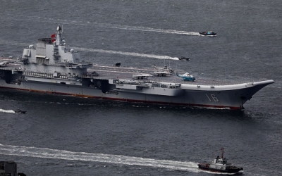Δύο πολεμικά πλοία, ένα της Κίνας κι ένα των ΗΠΑ, διέπλευσαν τον πορθμό της Ταϊβάν