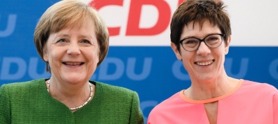 Karrenbauer (CDU): Δεν επιδιώκω να αντικαταστήσω τη Merkel στην Καγκελαρία πριν από το 2021