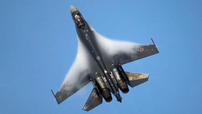 Πρόκληση ΗΠΑ: Βίντεο με το ρωσικό μαχητικό Su-35 που αναχαίτισε αμερικανικά βομβαρδιστικά πάνω από τη Βαλτική