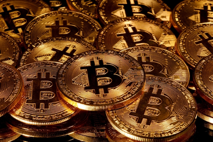 Στα 46.200 δολάρια το Bitcoin, στα 867 δισ η συνολική αξία – Μειώνονται οι θέσεις στα παράγωγα