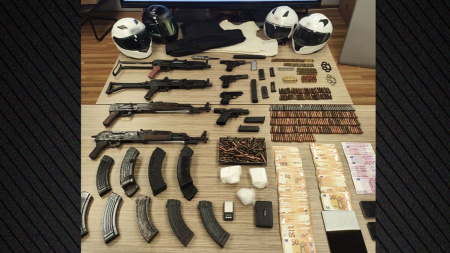 Τα όπλα που βρέθηκαν στη γιάφκα της Greek Mafia στην Καλλιθέα, 5 συλλήψεις για εμπρησμούς, ξυλοδαρμούς και απόπειρα δολοφονίας