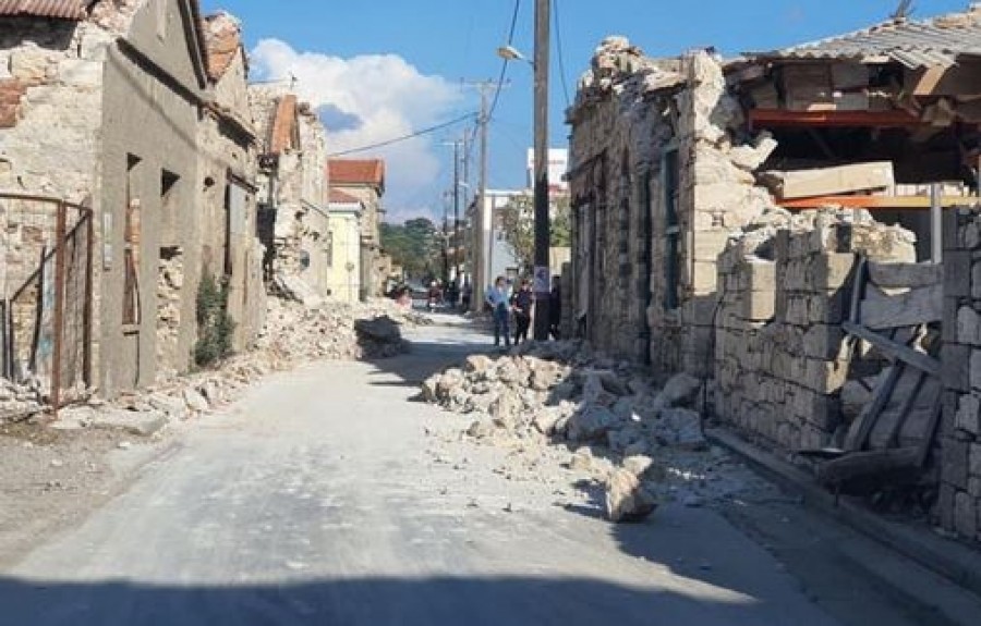 Σάμος: Το «τελευταίο αντίο» στην 15χρονη που έχασε τη ζωή της από τον σεισμό