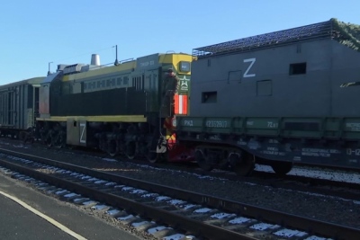 Ο κινούμενος... «οδοστρωτήρας»: Η Ρωσία ανέπτυξε το θωρακισμένο τρένο Volga - Γκρεμίζει νάρκες - Εξοπλισμένο με τα... πάντα