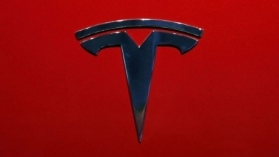 Σε χαμηλό τριών εβδομάδων η Tesla - Στο -14% από την αρχή του 2021