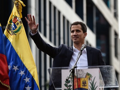 Βενεζουέλα: Εμφύλιος στην αντιπολίτευση ενόψει βουλευτικών εκλογών