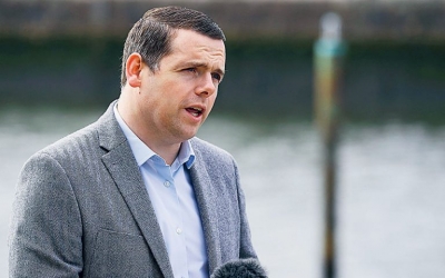 Υπέρ της πρότασης μομφής κατά του Johnson δηλώνει ο ηγέτης του Συντηρητικού Κόμματος της Σκοτίας Douglas Ross