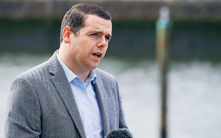 Υπέρ της πρότασης μομφής κατά του Johnson δηλώνει ο ηγέτης του Συντηρητικού Κόμματος της Σκοτίας Douglas Ross