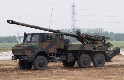 Η Γαλλία θα στείλει 12 επιπλέον αυτοκινούμενα πυροβόλα Caesar στο Κίεβο