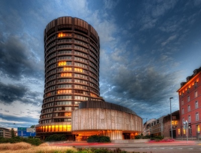 Τράπεζα Διεθνών Διακανονισμών (BIS): Πιο επιφυλακτικοί οι επενδυτές μπροστά στην απειλή της ύφεσης και της αβεβαιότητας