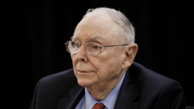 Munger (Berkshire): Tο δεξί χέρι του Warren Buffett προειδοποιεί για την πορεία της αμερικανικής οικονομίας