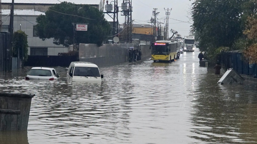 Κόκκινος συναγερμός στην Κωνσταντινούπολη: «Μην εγκαταλείψετε τα σπίτια σας...»
