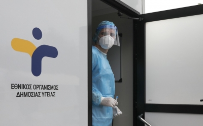 ΕΟΔΥ: 712 κρούσματα Covid στην Αττική, 150 στη Θεσσαλονίκη – Προβληματίζει η Αιτωλοακαρνανία