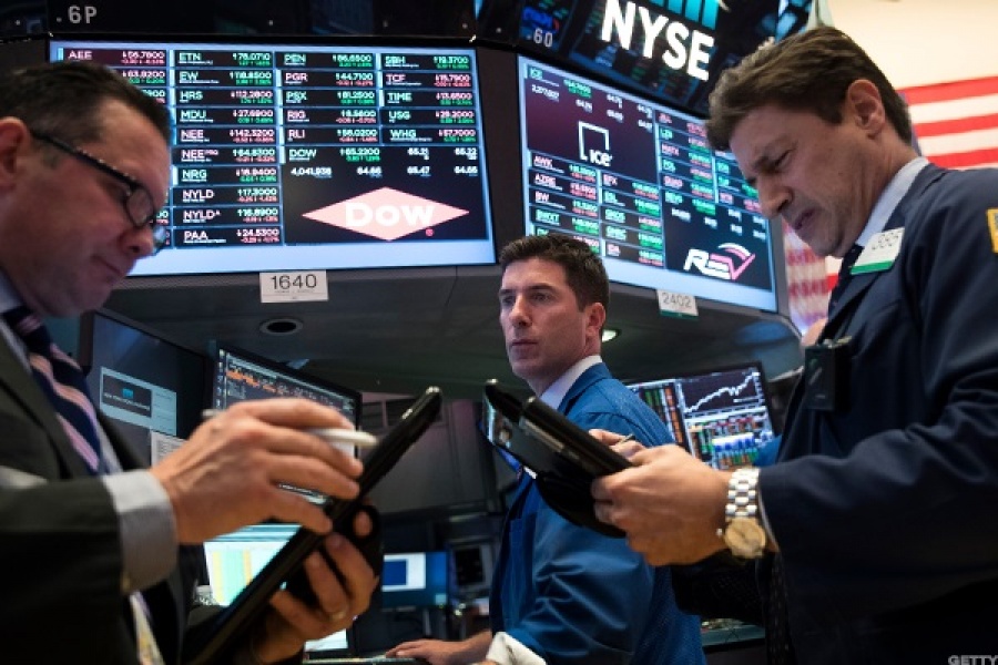 Οριακές διακυμάνσεις στη Wall Street με το «βλέμμα» σε PMI και εμπόριο - Στο +0,06% ο Dow Jones