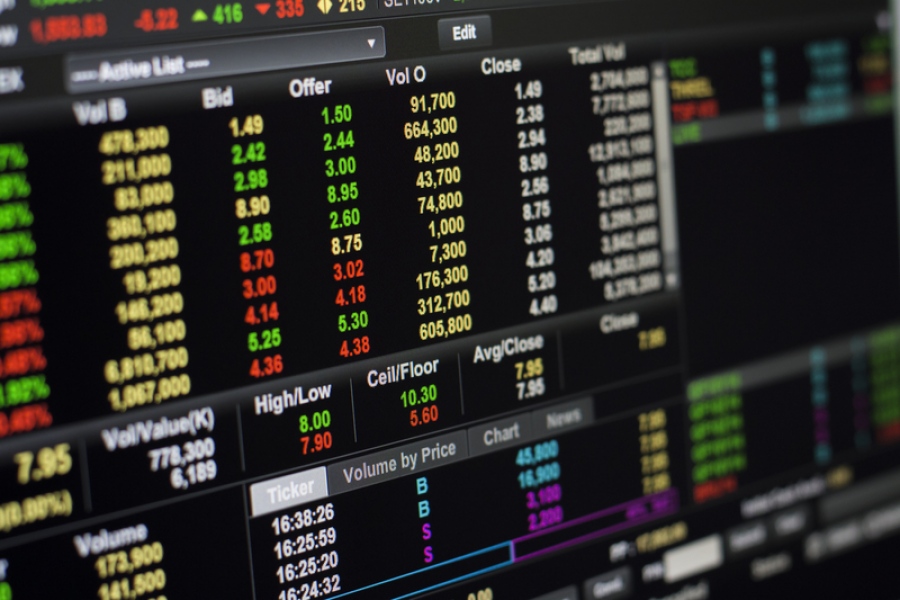 Λίγο μετά το άνοιγμα του Χ.Α. – Ψάχνει κατεύθυνση με το βλέμμα στις ξένες αγορές – Που εστιάζουν οι επενδυτές