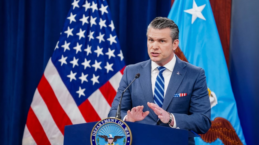 Έγινε ρεζίλι ο Hegseth - Αντί για τη Βίβλο παρέθεσε απόσπασμα από... ταινία του Tarantino