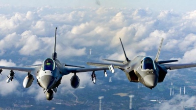 F-16 εναντίον F-35: Γιατί και τα δύο αεροσκάφη εξακολουθούν να έχουν σημασία για το ΝΑΤΟ - Συγκριτική έκθεση των μαχητικών