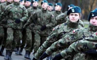 Επικίνδυνη αναταραχή στην Ανατολική Ευρώπη – Η Πολωνία διπλασιάζει τον στρατό της και καταγγέλλει  υβριδικό πόλεμο από τη Λευκορωσία